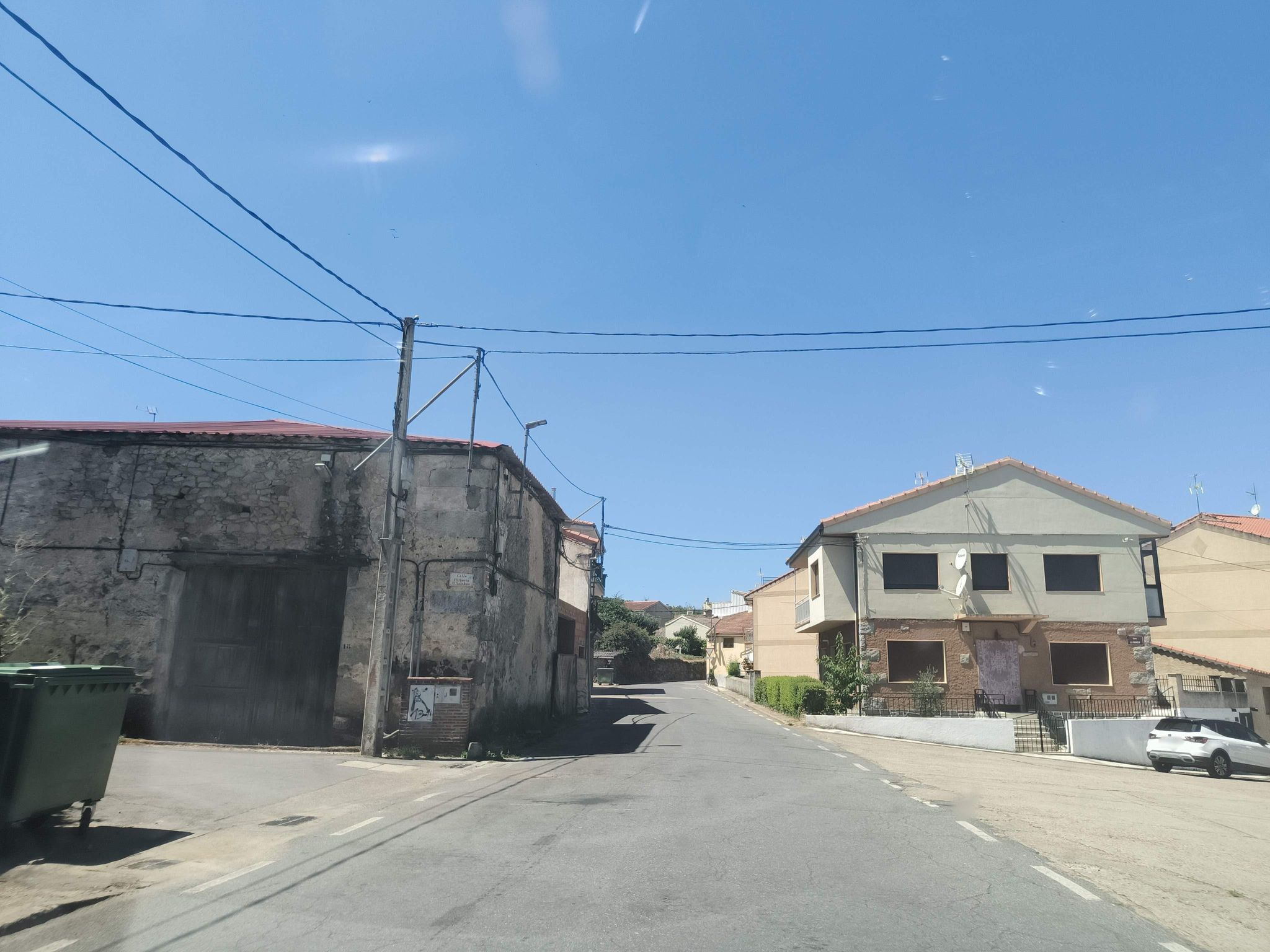 Street view of Linares de Riofrío