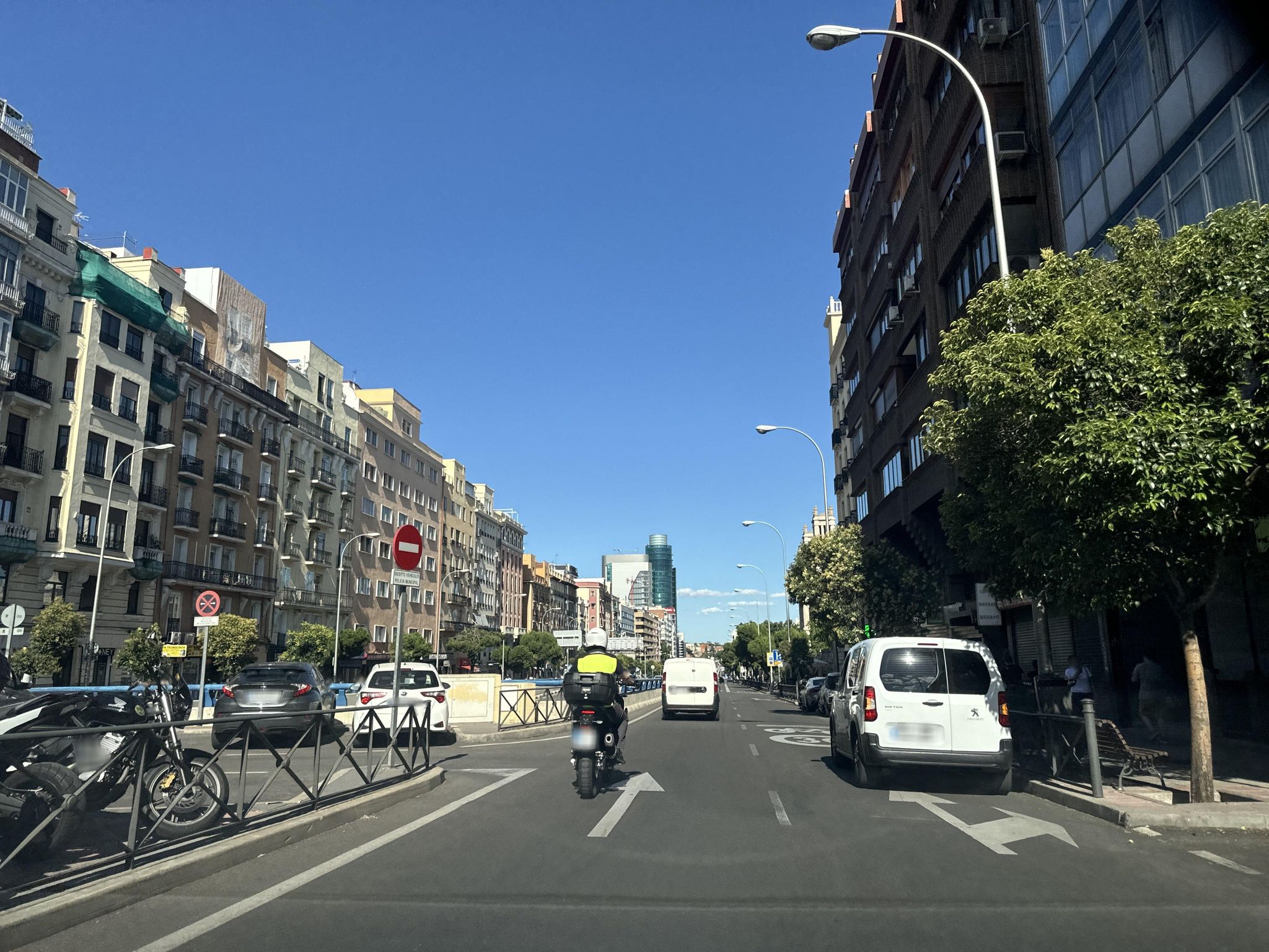 Street view of Cuatro Caminos