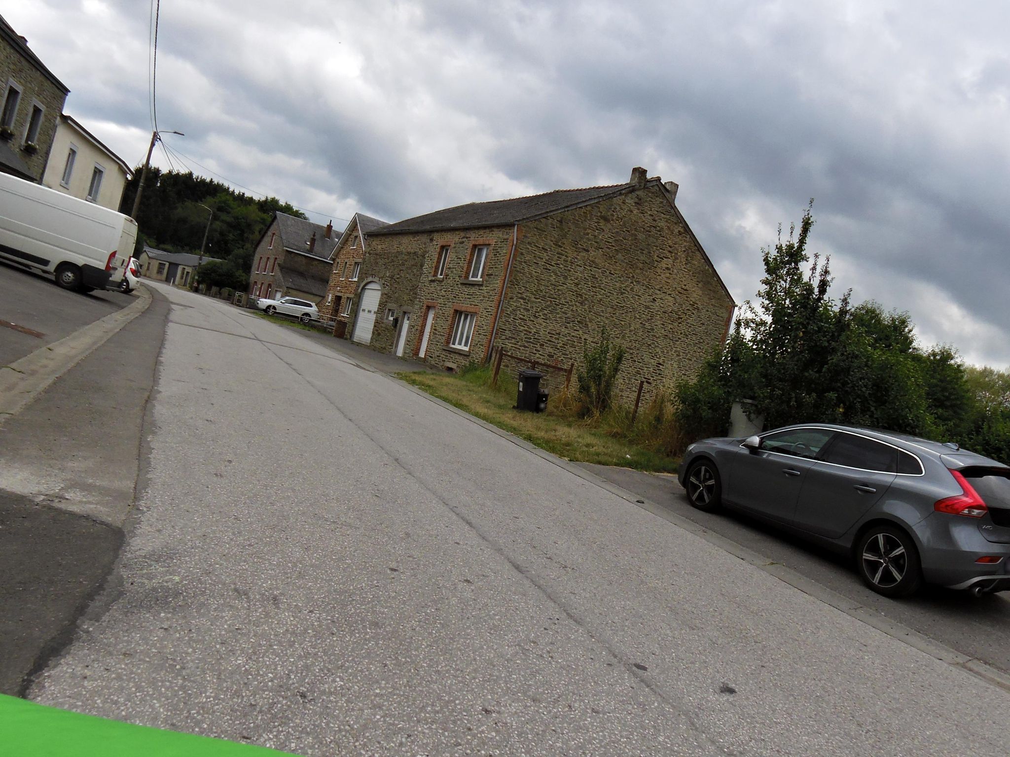 Street view of Bièvre