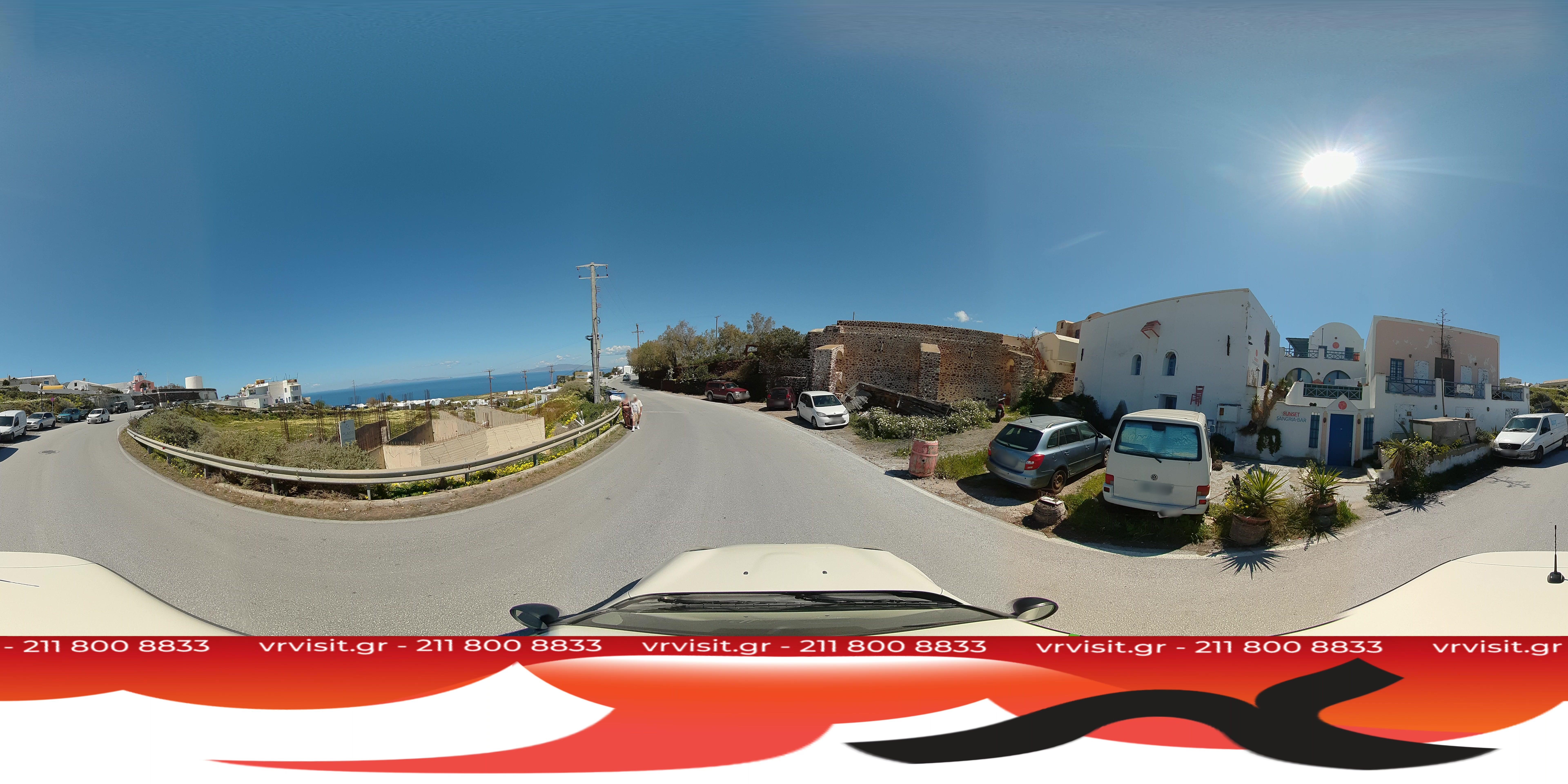 Street view of Oía