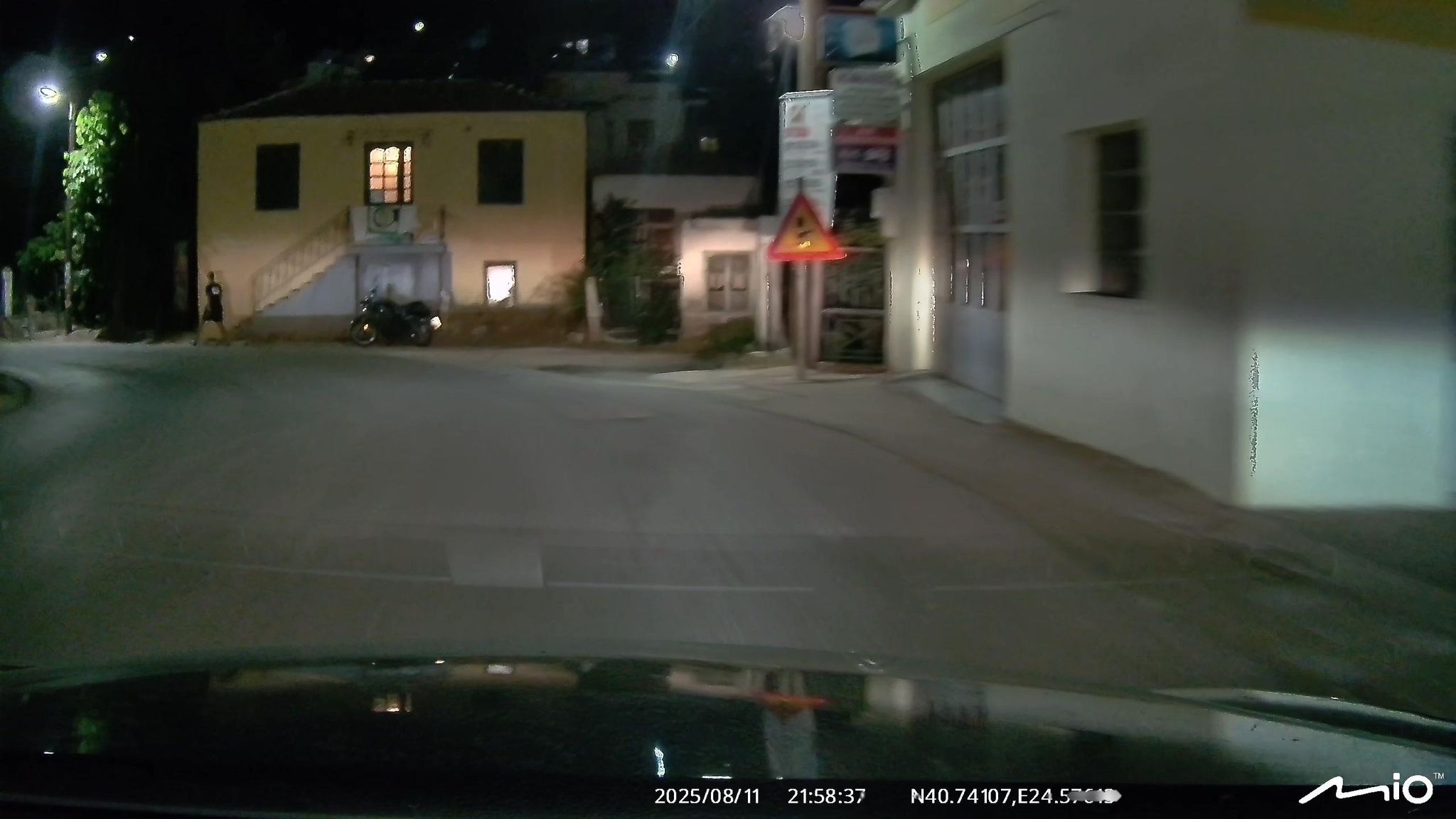 Street view of Prínos