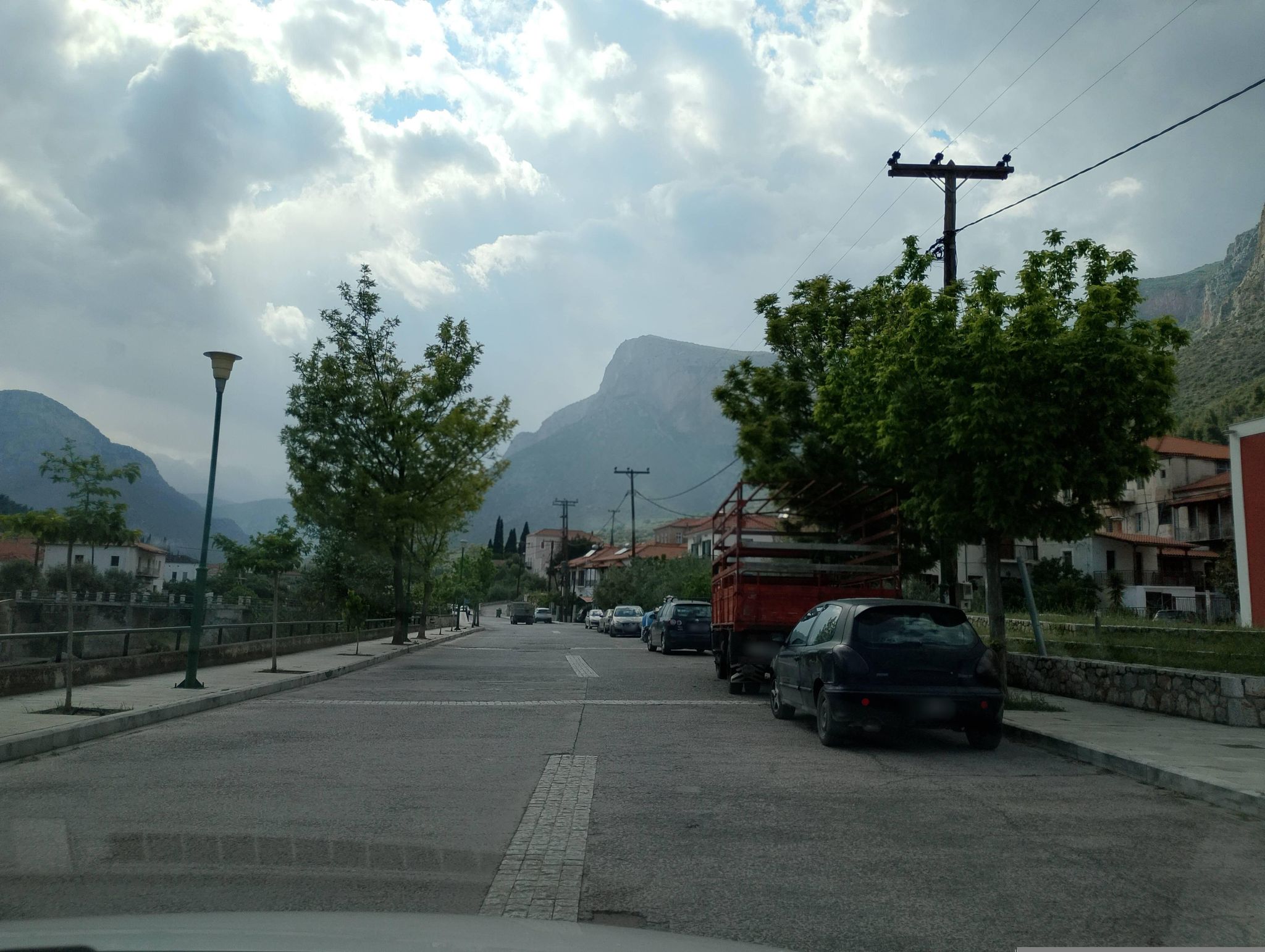 Street view of Leonídio