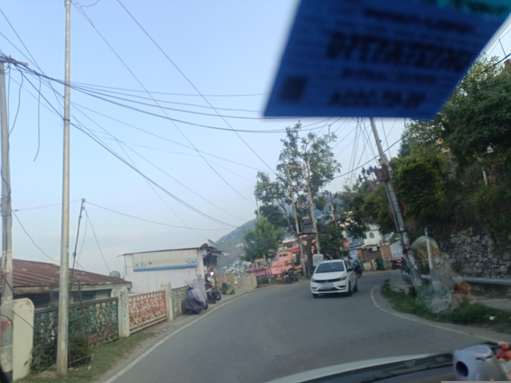 Street view of Pauri