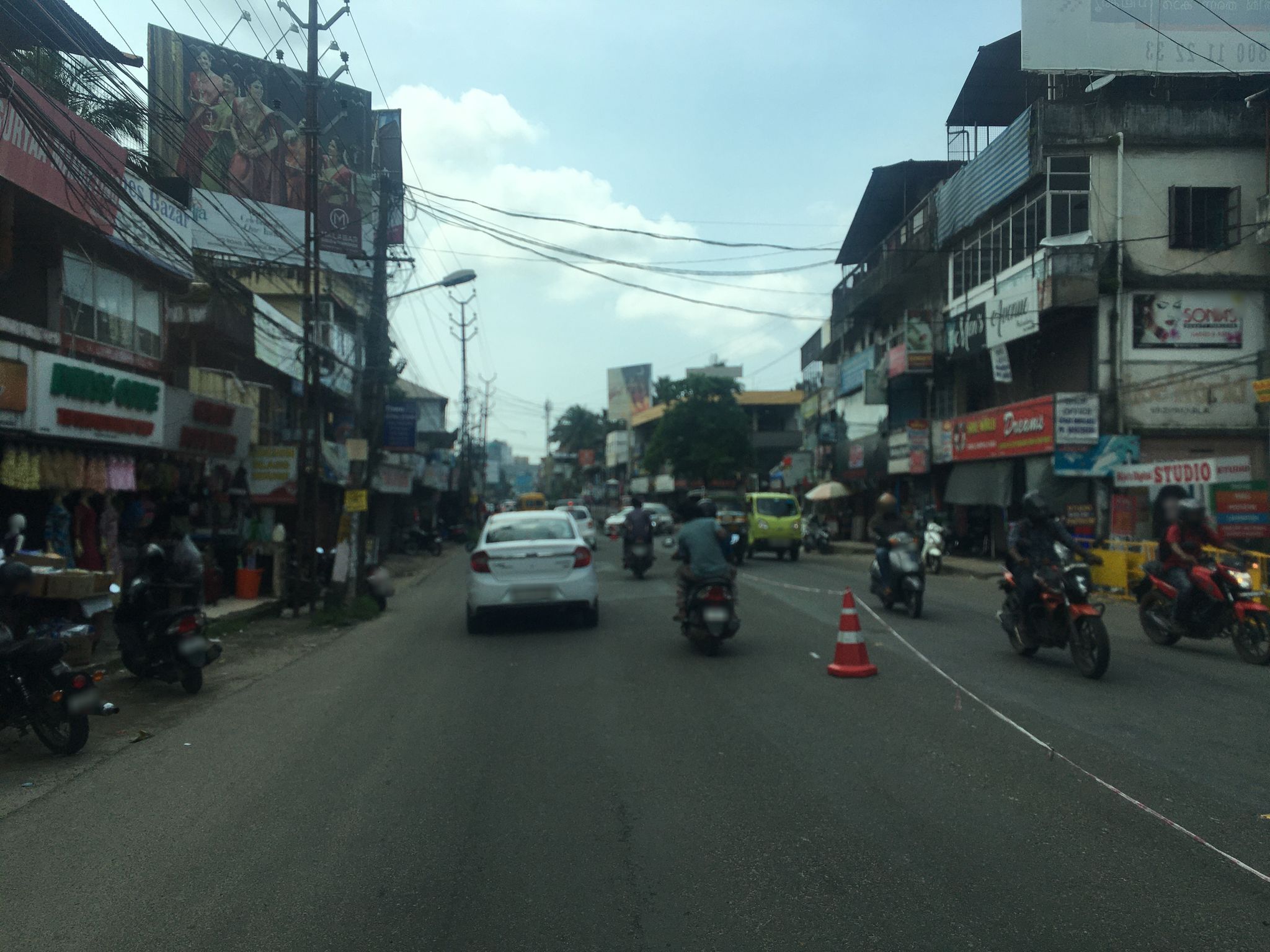 Street view of Vazhakkala