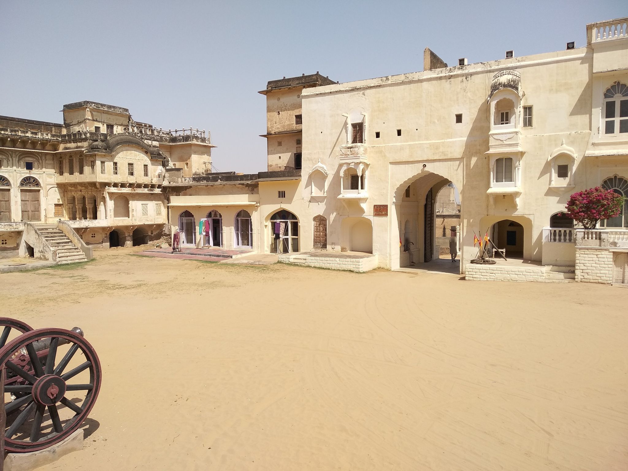 Street view of Mandāwa
